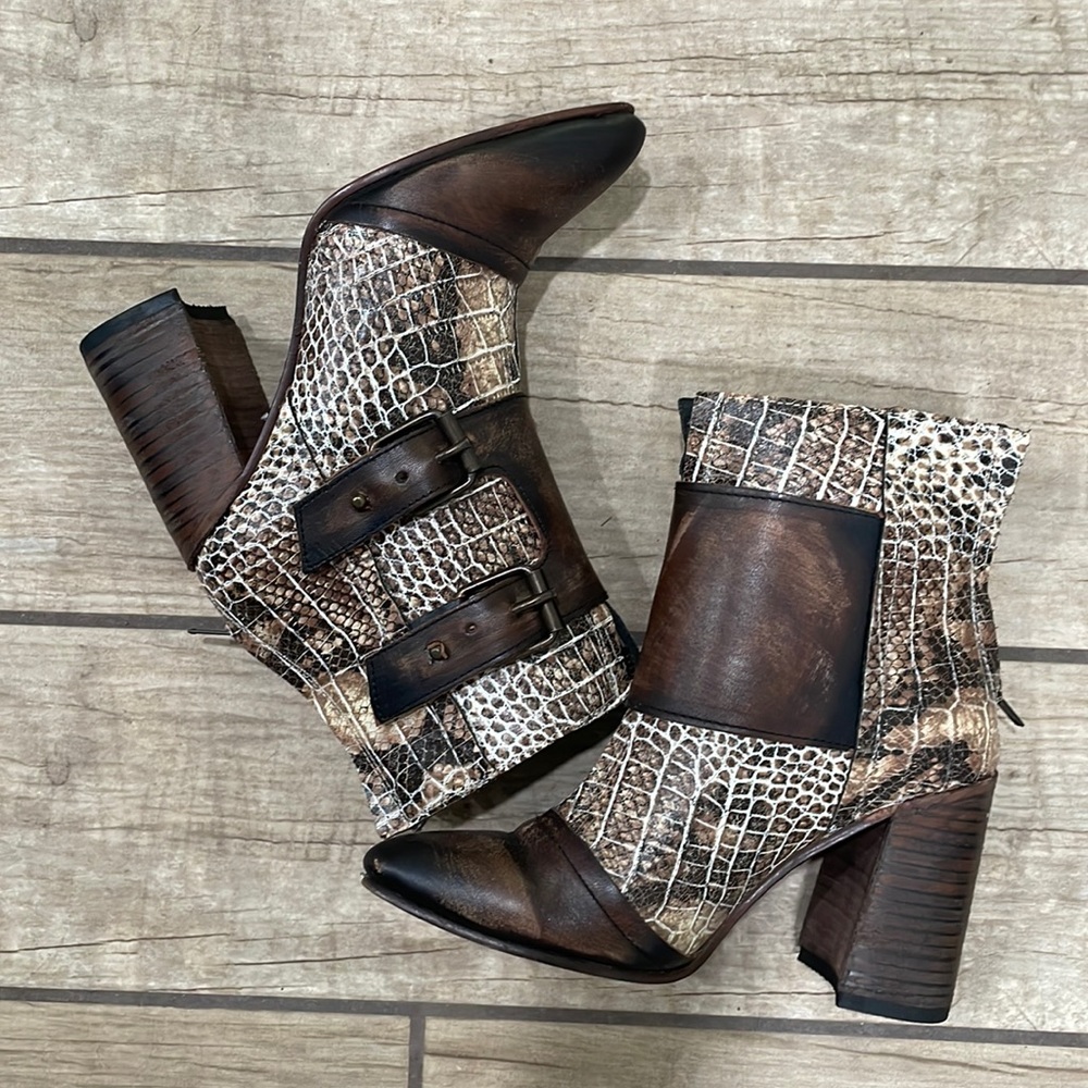 BRAND NEW Freebird Boots